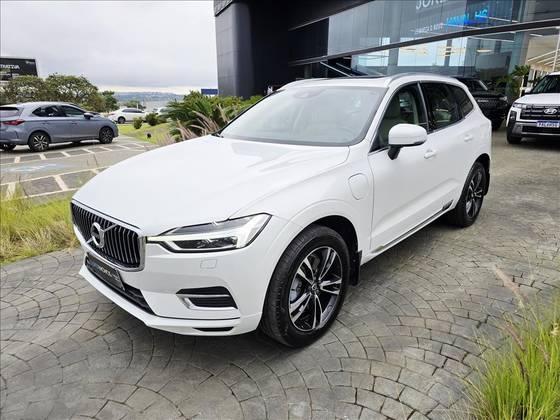 VOLVO XC60 2.0 T8 HYBRID MOMENTUM AWD GEARTRONIC